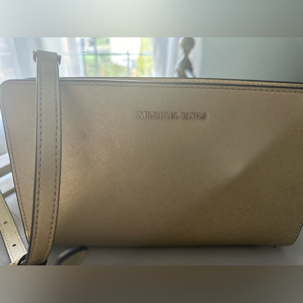 Michael Kors Crossbody Jet Set Large Gold Leather Clutch